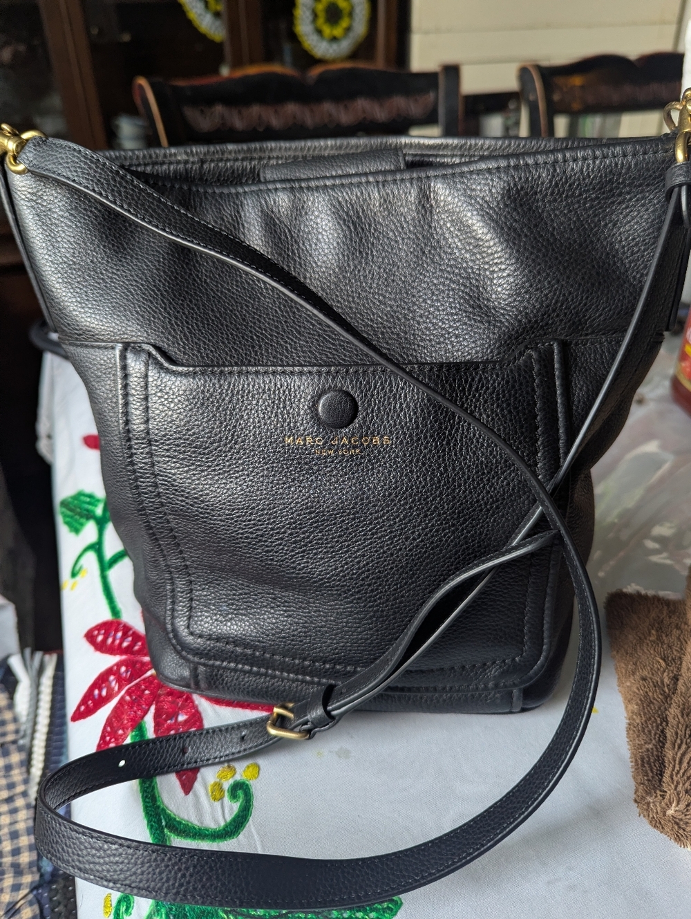Marc Jacobs Black Pebbled Leather Camera Crossbody with Gold Hardware - Picture 2 of 7